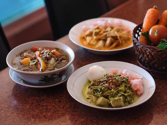 10 Resto Ini Sajikan Rendang Paling Nendang di Padang 10 Resto Ini Sajikan Rendang Paling Nendang di Padang