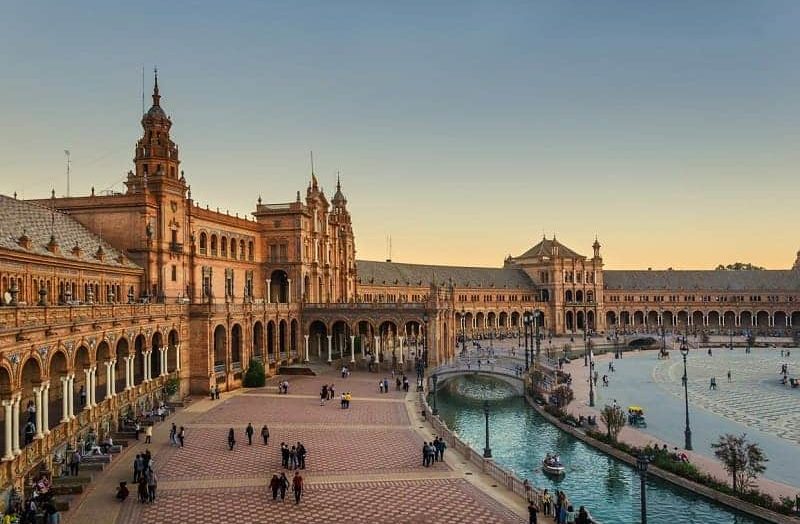 10 Kota Tujuan Wisata di Spanyol Yang Menarik Untuk Dijelajahi