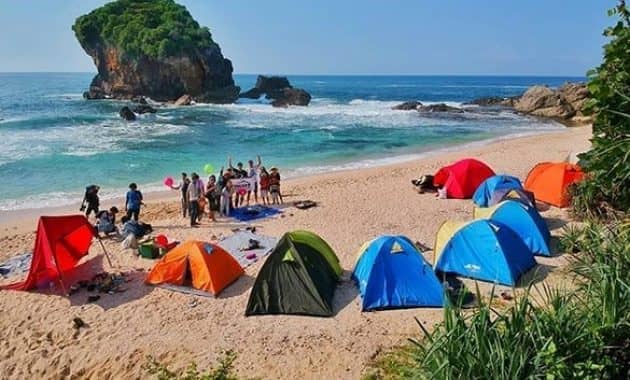 10 Pantai di Jogya Yang Enak Untuk Kemping Bersama Teman atau Keluarga 10 Pantai di Jogya Yang Enak Untuk Kemping Bersama Teman atau Keluarga