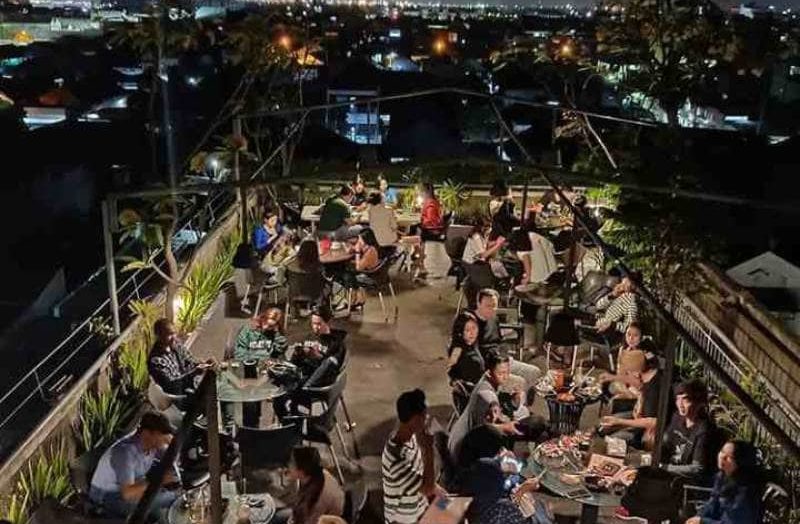 10 Cafe Rooftop di Surabaya, Keren Dan Kekinian!