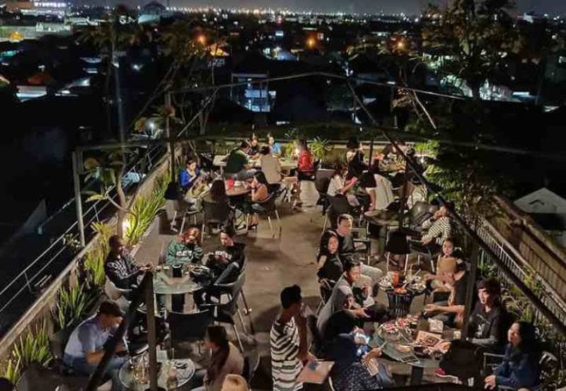 10 Cafe Rooftop di Surabaya, Keren Dan Kekinian!