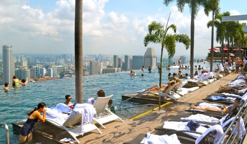 10 Hotel dengan Infinity Pool di Singapura, Viewnya Kece Banget!