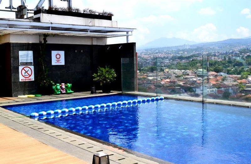 10 Hotel di Bandung Dengan Kolam Rooftop Paling Keren