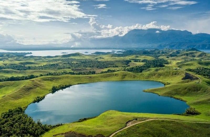 Jelajahi 10 Danau di Papua Yang Mempesona