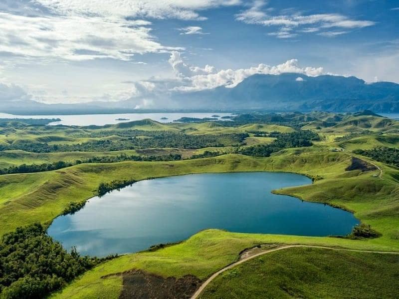 Jelajahi 10 Danau di Papua Yang Mempesona