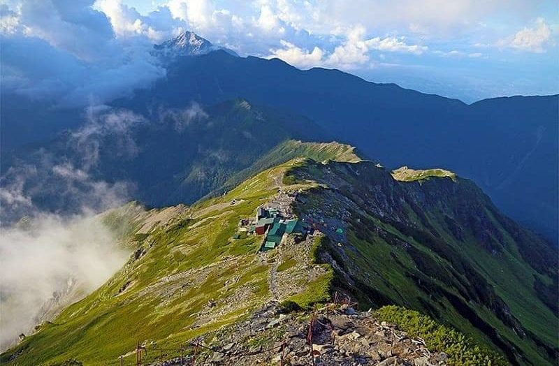11 Gunung Terkenal di Jepang Bikin Kaki Gatel Pingin Nanjak