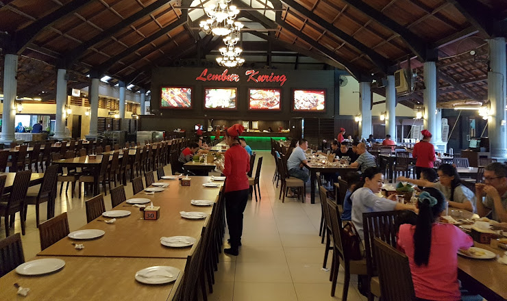 10 Tempat Makan Keluarga di Medan, Nyaman Dan Enak