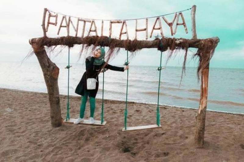 10 Pantai di Kendal Yang Menarik Untuk Dikunjungi