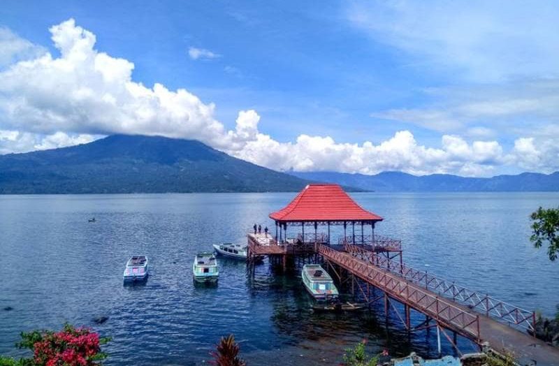 15 Danau Terindah di Sumatera Segarkan Mata