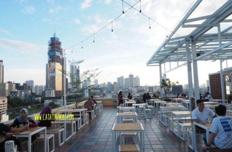14 Cafe Rooftop Terbaik di Jakarta, Keren Abis!