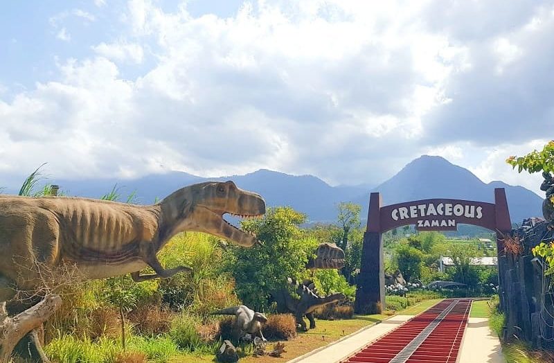 Belajar dan Bermain di 10 Taman Dinosaurus di Indonesia