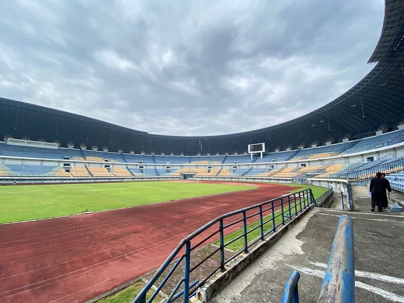 empat Bermain Sepatu Roda di Bandung