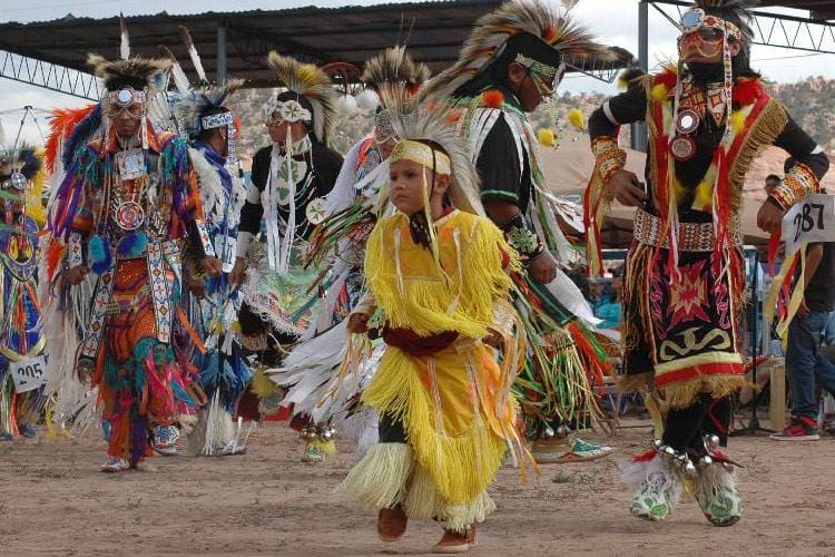 10 Suku Asli di Amerika Serikat Yang Bangga Dengan Tradisinya